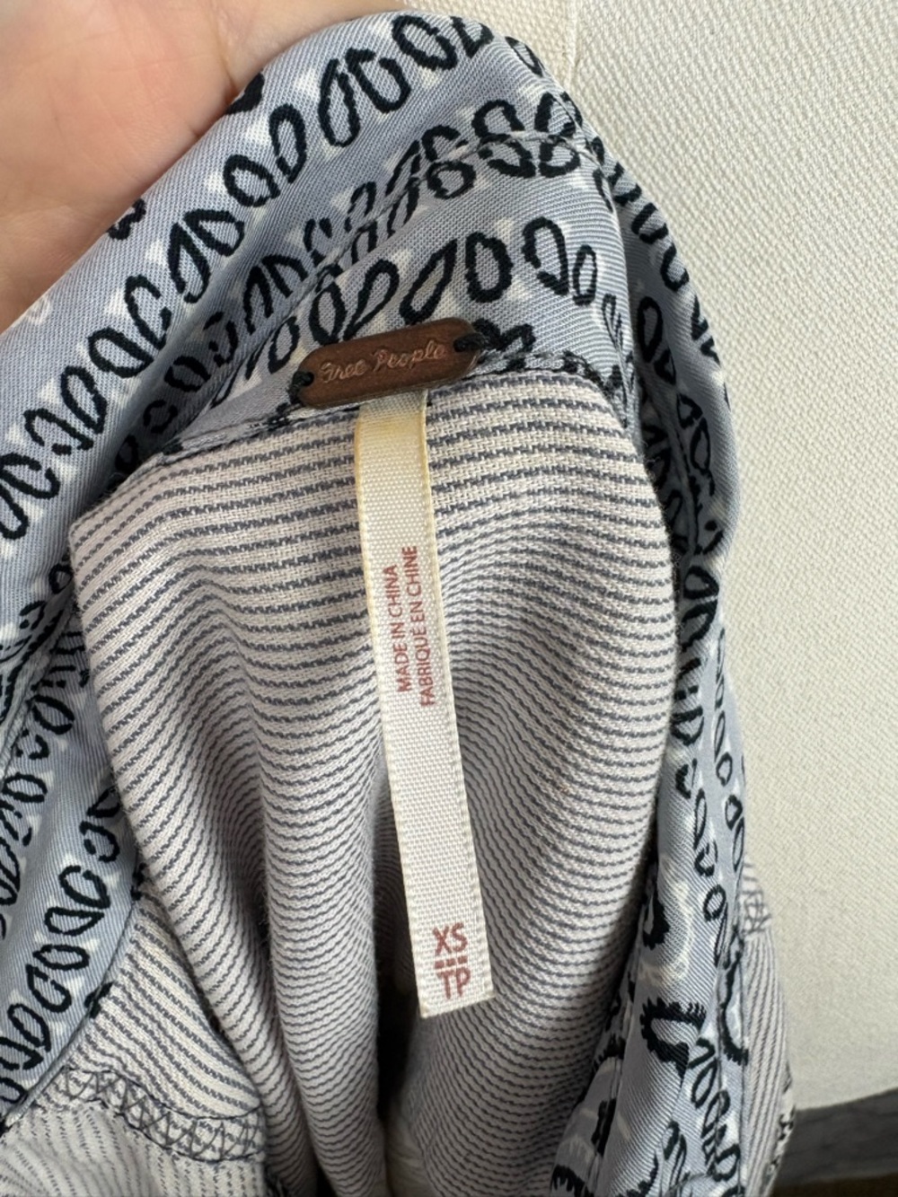Free People "All Patched Up" chambray button-down shirt size XS - Picture 9 of 9